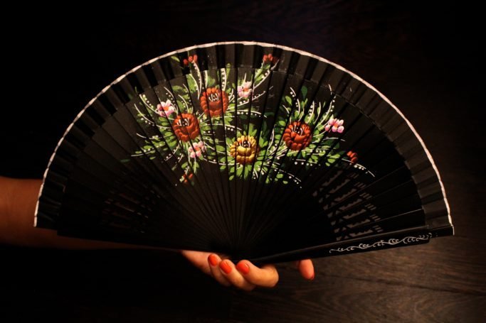 Hand-Fan "GARDENIAS" Black Silver - Image 3