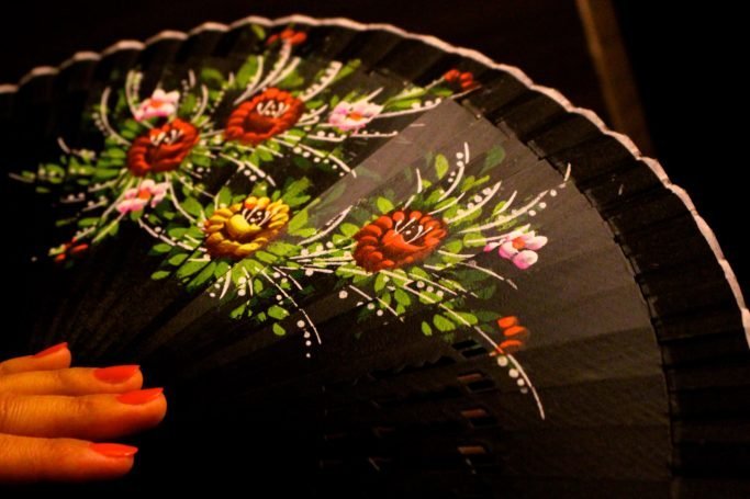 Hand-Fan "GARDENIAS" Black Silver - Image 2