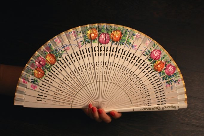 Hand-Fan "GARDENIAS" White - Image 3