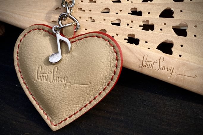 Keychain "MUSIC LOVER" Beige - Image 2