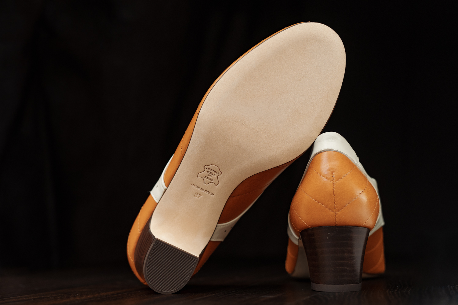 Two Tone vintage style shoes for ladies, comfortable fit, soft leather, wide base low heel