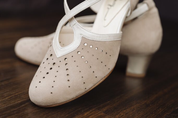 Vintage Retro Shoe CINEMA Parfum Beige Metallic