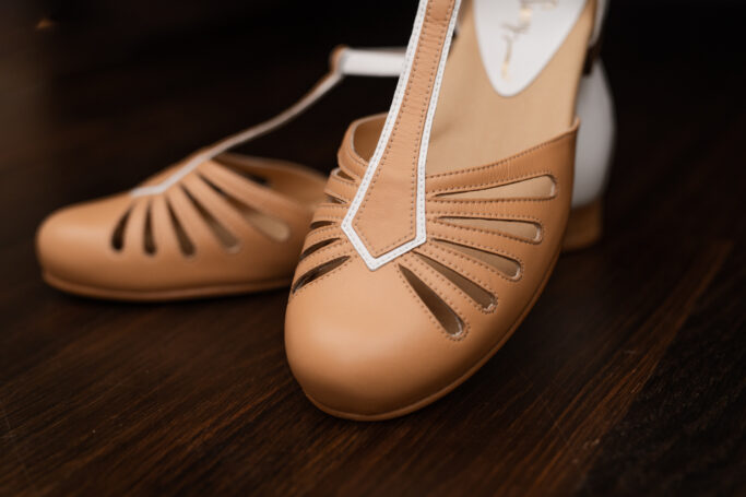 Retro flat shoe for ladies