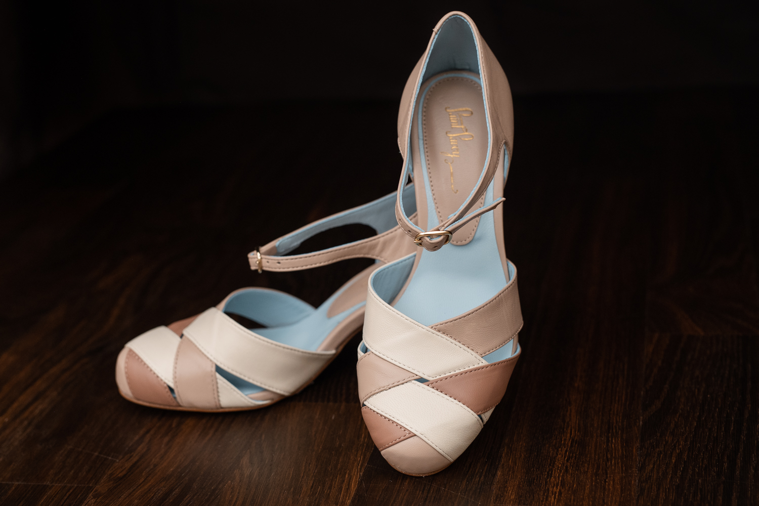 TONIC Seashells beige white brown ladies vintage style shoe