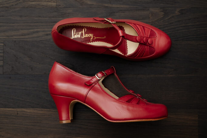 Leather vintage recreation shoes, heels red 5cm heels