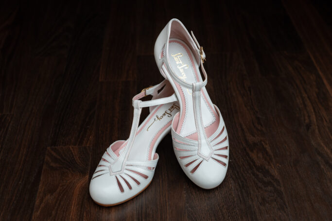 RIVIERA White