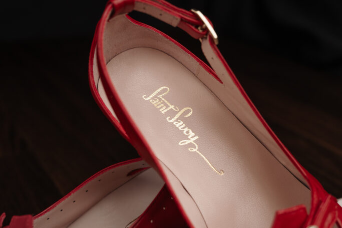 MODULORA shoes for wider feet, removable insoles, orthotics, adaptable sizing, barefoot shoes with heels